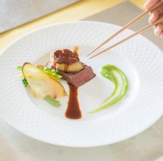 錫の器でのお食事