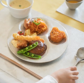 錫の器でのお食事